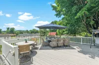 Bell House - Contemporary Comfort Near Wards Road with a Luxurious Hot Tub. - 4-Star