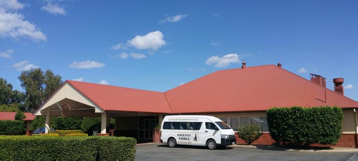 Emerald Explorers Inn Hotel di Emerald