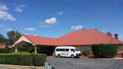 Emerald Explorers Inn