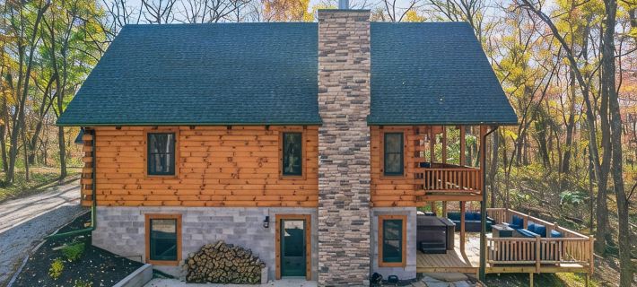 Authentic Log Cabin - Sleeps 10 - Hot Tub - Fire Pit - Hocking Hills Hotel di Hocking County