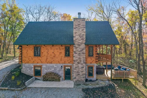 Authentic Log Cabin - Sleeps 10 - Hot Tub - Fire Pit - Hocking Hills - con encanto