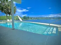 Lake Life Tiny House located on top of the water - Pool - 3 Kayaks - Beautiful! - Pools