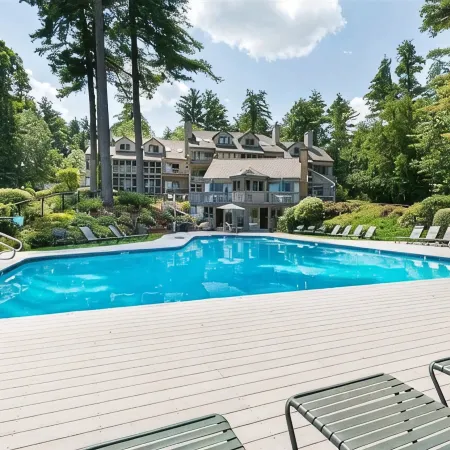 3 Bedroom lakeview townhouse!