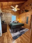 Secluded Cabin on 70 acres private land, ping pong table, Red River Gorge, KY - Hytter