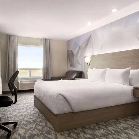 Days Inn by Wyndham Calgary North Balzac