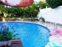 *NEW CONSTRUCTION* Sun Splashed 2b King bed w/pool by LAX, beaches, Disneyland. Hotels in Carson