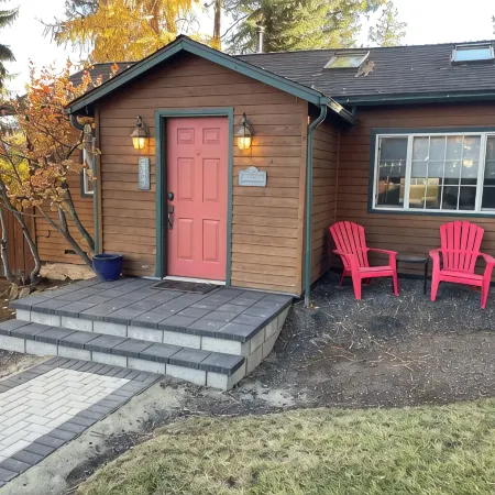 Trendy West Side │Walk to Breweries & Food Carts │Hot Tub │Fenced Outdoor Space