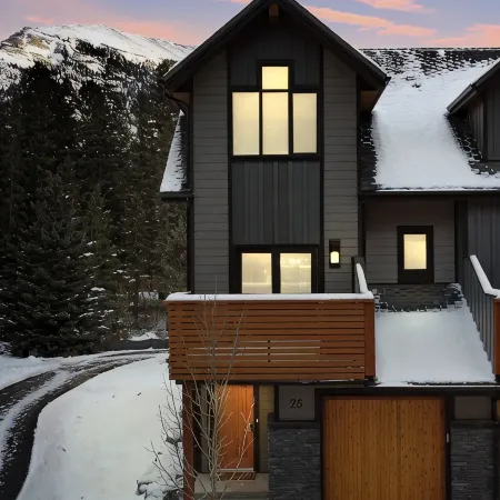 Tamarack Steamside Deluxe Chalet - Private Hot Tub