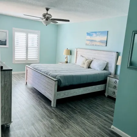 Indies House Sought After Beachfront Condo w Pool near shopping and restaurants