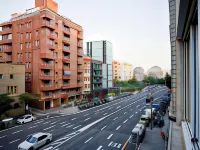 بلو برشلونة Hotels near محطة مونتانير لسكك إف جي سي الحديدية