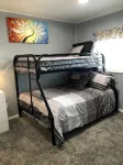 Luxury Wolf Lodge - 2 bedroom - Lakefront. - 3-Star
