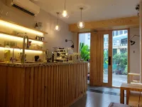 Half Coffee N Dorm - Hostels