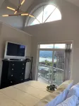 Top floor unit in Discovery Bay with lake views from the patio! - Balcony