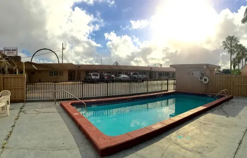 Coral Roc Motel - Motels