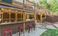 Luxury That is Close to Downtown and Easy Access to Red Rocks! - Apartments