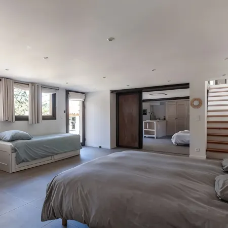 A 10 mn walk from the beach with view on the cap canaille house of 100 m2
