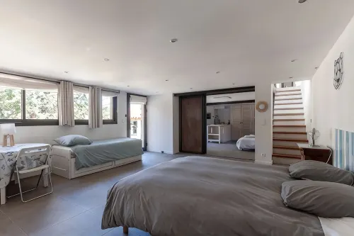 A 10 mn walk from the beach with view on the cap canaille house of 100 m2
