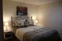 Large Family Townhome, AC, Great WiFi, Pool, Game Room, Grill, & Screened Porch - balcony
