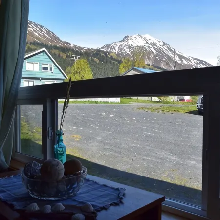 1 Block From The Beach! Hotels in Seward