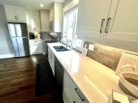 Guest suite in Fairwinds! 2 minutes from golf course w/ putting green in yard! Hotels in Nanaimo E