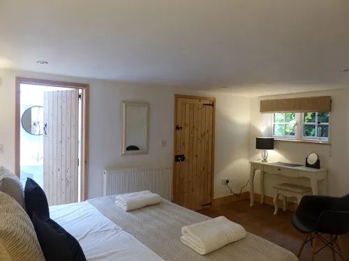 Idyllic rural retreat - Generous ferry discounts available