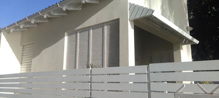 DolphinBay beachfront bungalow directly on the platinum WestCoast, 2Beds, 2Baths Hotels in Holetown