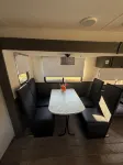 Cozy 2-bedroom caravan in nice Cleburne with AC, WiFi
