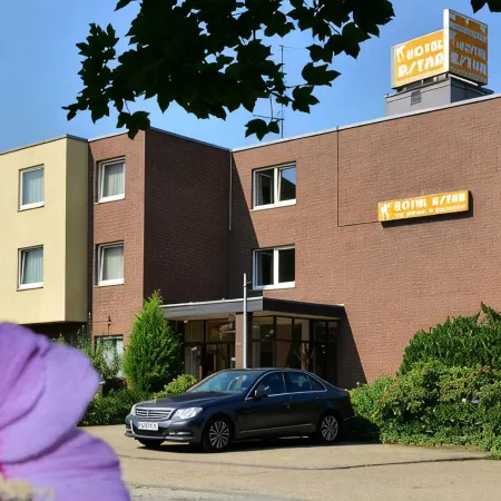 Hotel Astra Отели рядом с достопримечательностью «Фрайцайтпарк Уленбергштарссе»