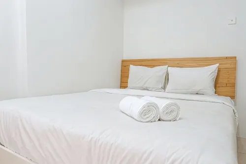 Modern 2Br Apartment at Pavilion Permata by Travelio - parking