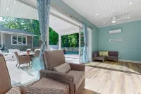 Luxury Estate–Pool, Pool House, Theater, Game Room, Putting Green–Steps to Beach - Wifi