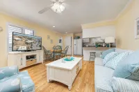Beach Access - Cozy  2-BD Pet Friendly Kitty Hawk Condo with pool, W&D, tennis