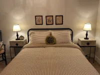 Large 4-bedroom 3-bath single level home with spacious greatroom and dining area - Wifi