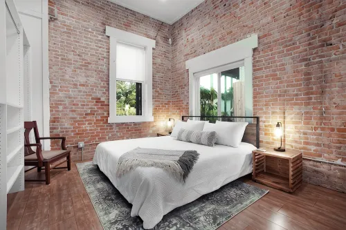 Loft in the Zoo • Premium downtown apartment!