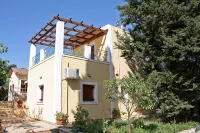 Spacious Villa for 6 with Private Pool & Large Garden, 400m from the Beach - فلل
