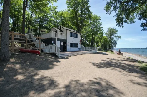 Family Resort Cottage Near Sandbanks | Pools, Lake Access, A/C & Screened Porch - 3-نجوم