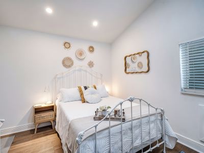 Cozy Studio Just 5 Minutes from Miami Airport! Comes with 1 Free Parking Space.