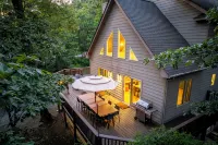Mountain Retreat: HotTub, Game Room, Family & Pet-Friendly, 3 King Beds