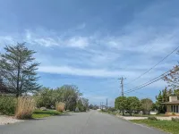 Montauk Beach Retreat — 3Br, Steps to Beach, BBQ, Patio & Outdoor Shower - 4-Star