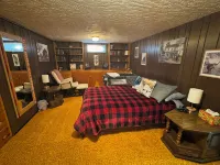 Experience Helper Charm - Spacious 4-Bedroom Retreat - 3-Star