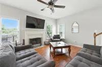 Beautiful Downtown Brick Road Home Oasis With Stadium View