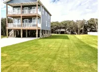 DownWinder- Spacious 3 BR House - Walk to Beach