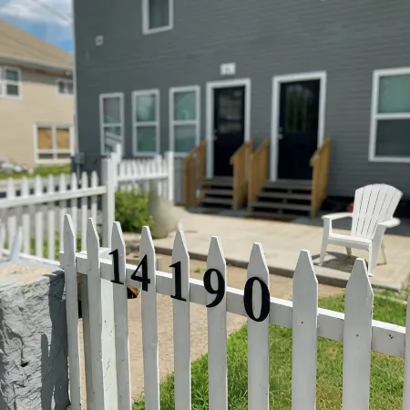 Lovely 3 Bedroom Rental on the Au Sable River Отели в г. Джей