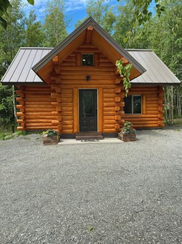 Beautiful Comfy Alaskan Log Home 2