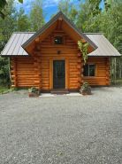 Beautiful Comfy Alaskan Log Home 2