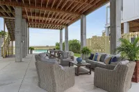 High-End Beachfront Home w/ Private Pool & Big Water Views! - 4-Sterne