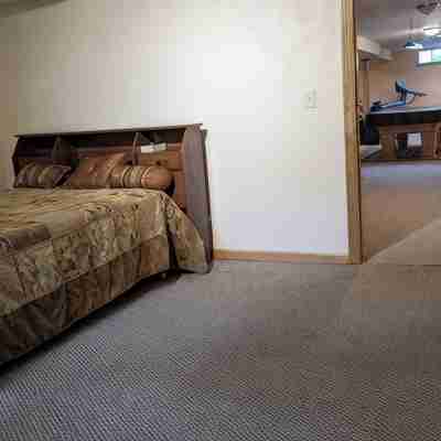 LARGE HOME 30 mi TO LAMBEAU FIELD GREEN BAY AND ONLY 25 mi to EAA OSHKOSH Rooms