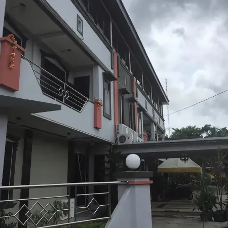 Paparisa Manise Hotel Sorong Отели в г. Соронг