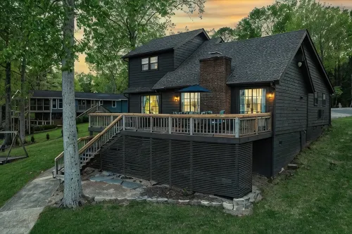 Lakefront Paradise on Lake Martin- Boathouse, Dock, Game Room & More! - キッチン