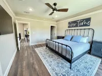 NEW Penthouse on the River-4 BR Corner Condo with Iconic Gruene Tower Views
