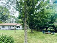 Family Friendly 2BR with Lake Michigan Beach, Skiing, Golf Nearby